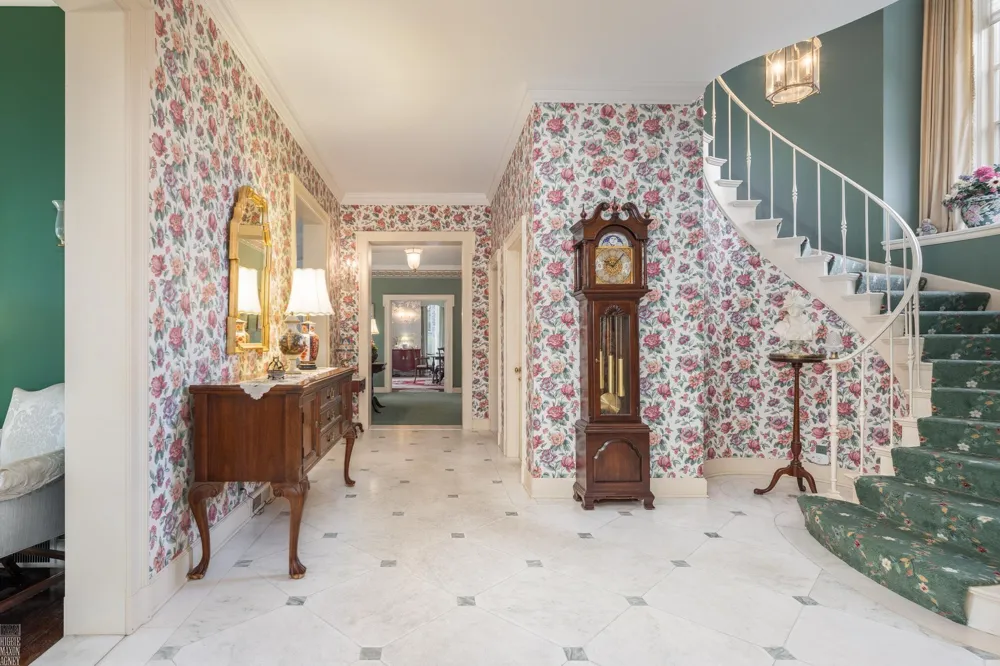 105 Lake Shore Road Grosse Pointe Farms City, MI 48236