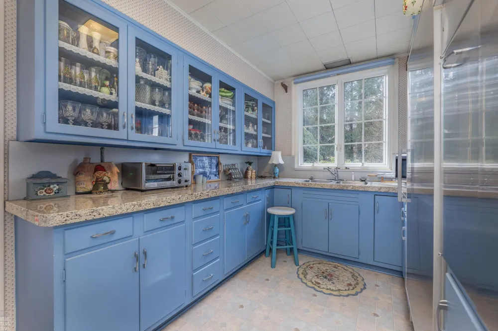 105 Lake Shore Road Grosse Pointe Farms City, MI 48236