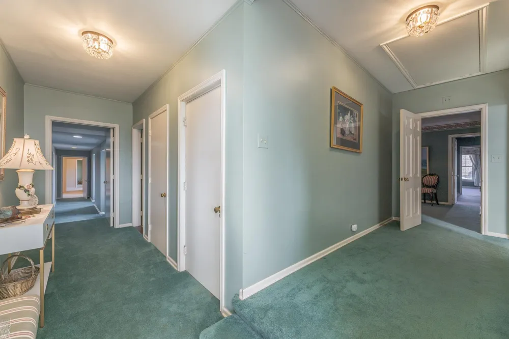 105 Lake Shore Road Grosse Pointe Farms City, MI 48236