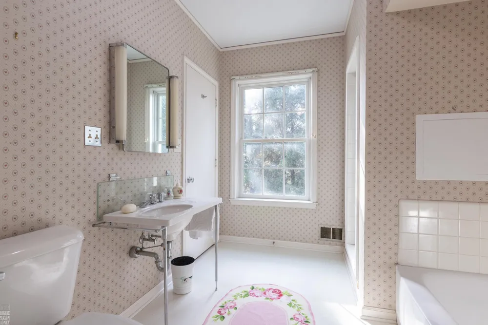 105 Lake Shore Road Grosse Pointe Farms City, MI 48236