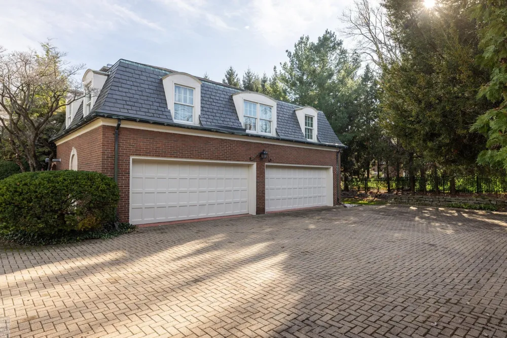 105 Lake Shore Road Grosse Pointe Farms City, MI 48236