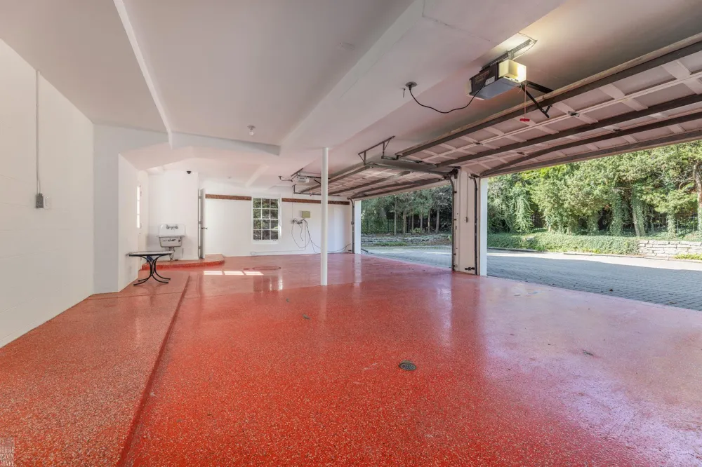 105 Lake Shore Road Grosse Pointe Farms City, MI 48236