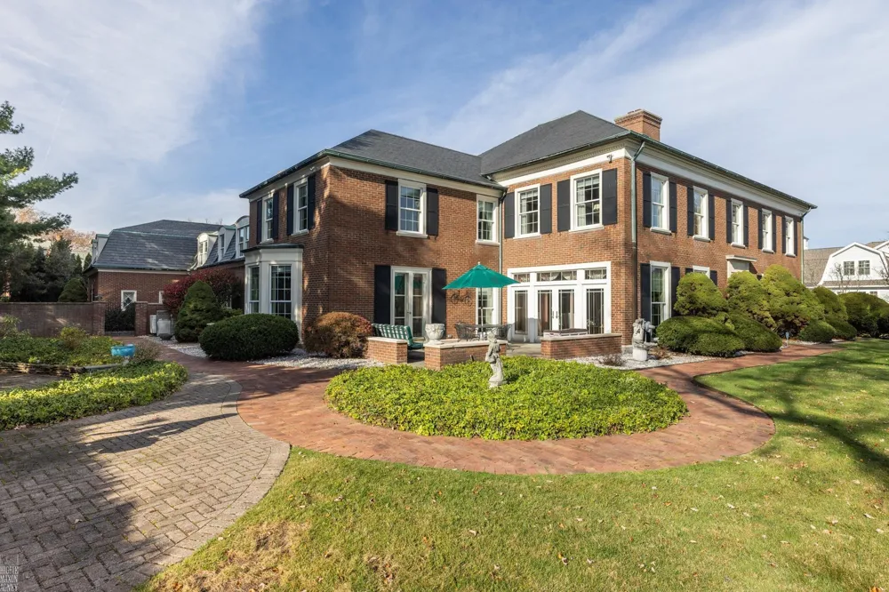 105 Lake Shore Road Grosse Pointe Farms City, MI 48236