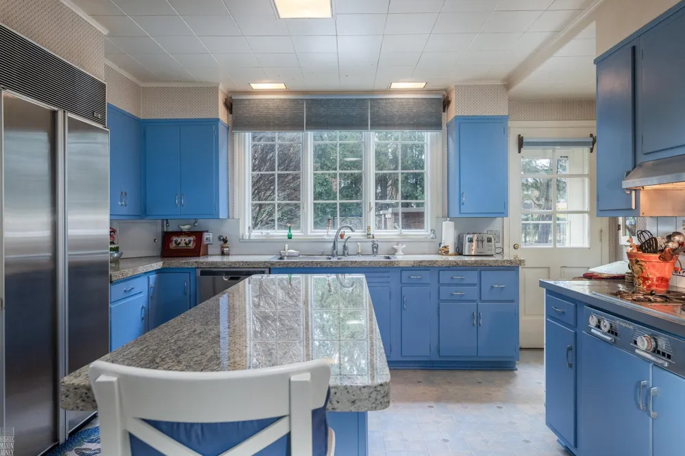 105 Lake Shore Road Grosse Pointe Farms City, MI 48236