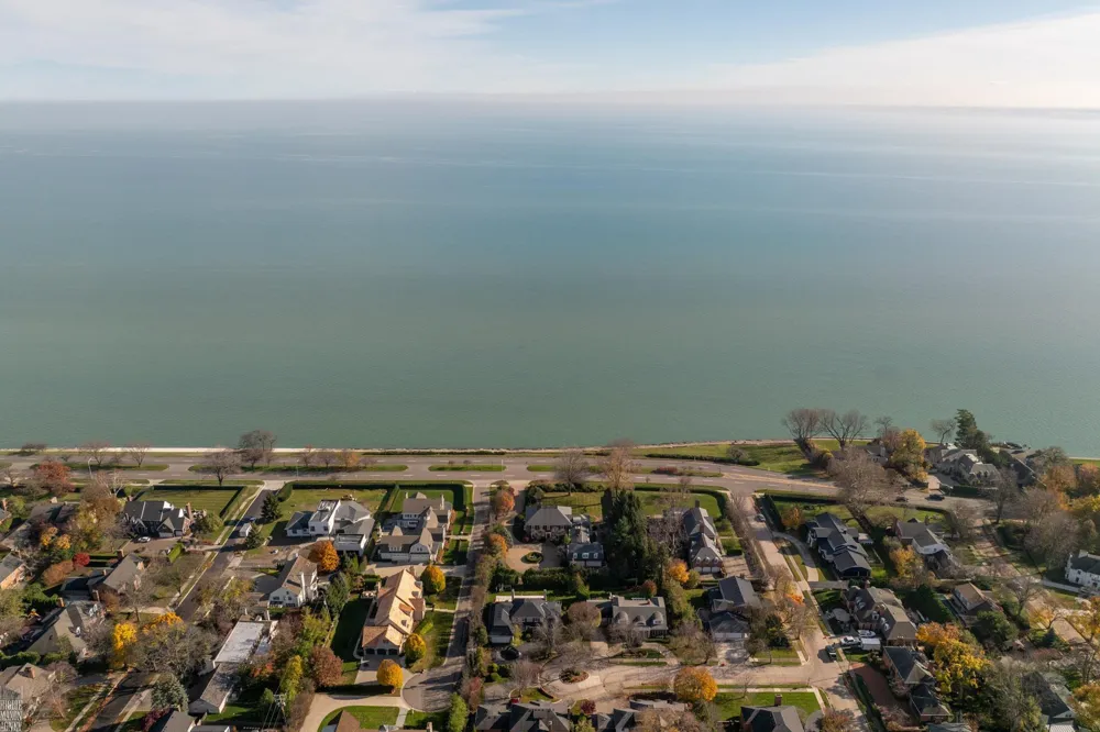 105 Lake Shore Road Grosse Pointe Farms City, MI 48236