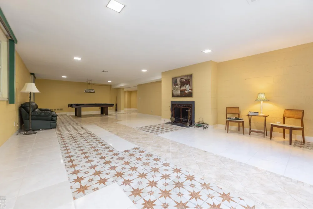 105 Lake Shore Road Grosse Pointe Farms City, MI 48236