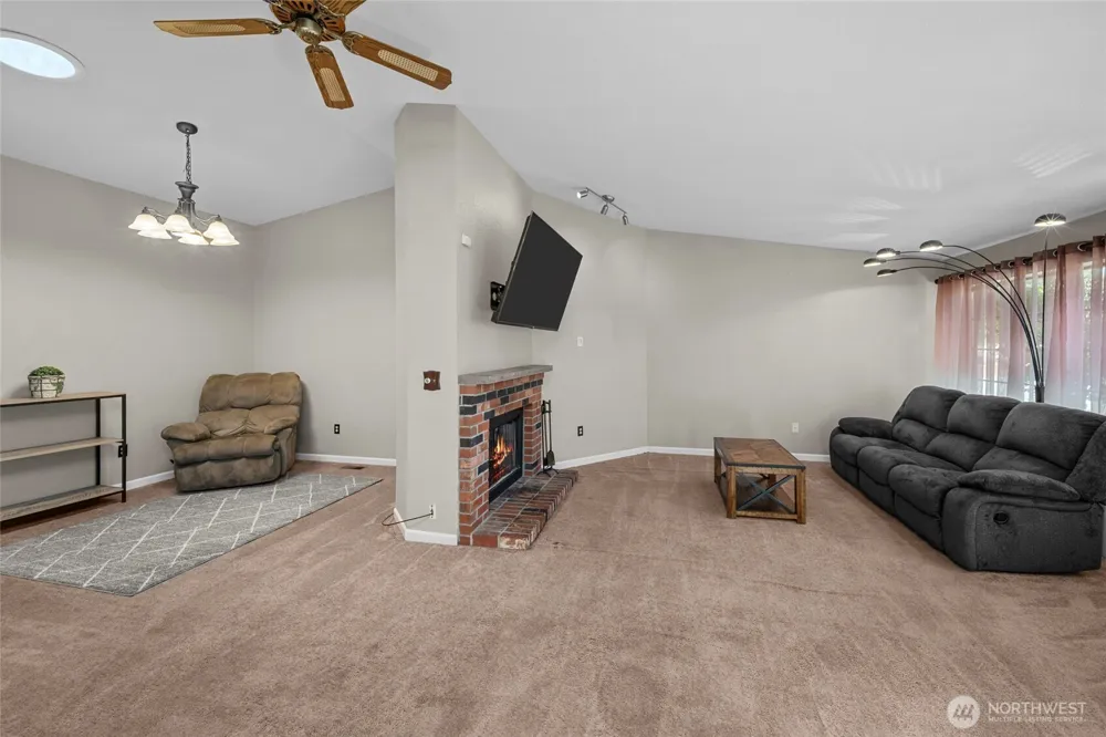 8904 121st Street Puyallup, WA 98373