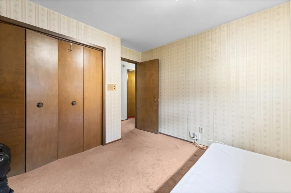 24319 Tamarack Trail Southfield, MI 48075