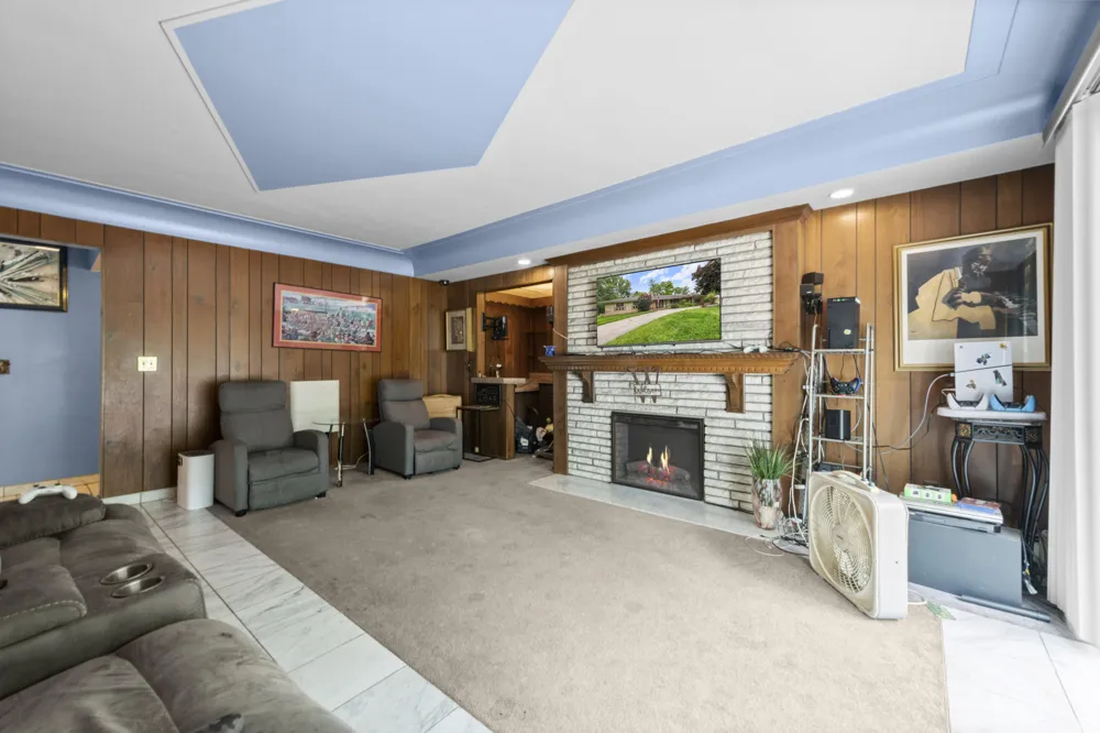 24319 Tamarack Trail Southfield, MI 48075