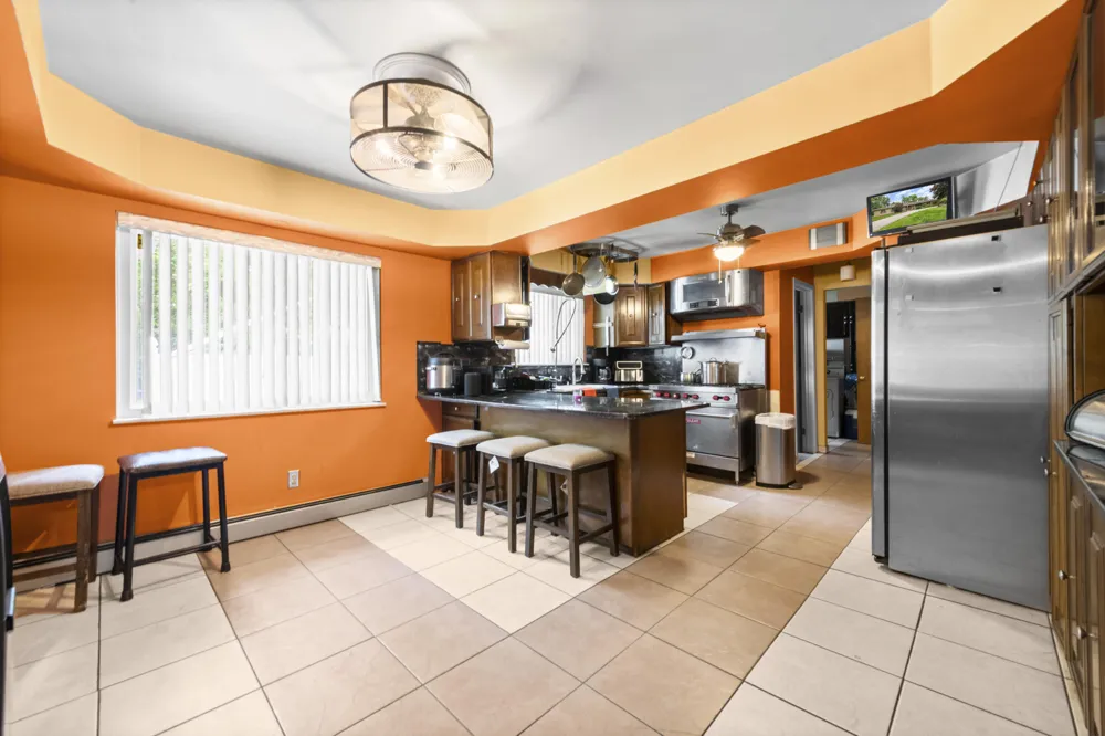 24319 Tamarack Trail Southfield, MI 48075