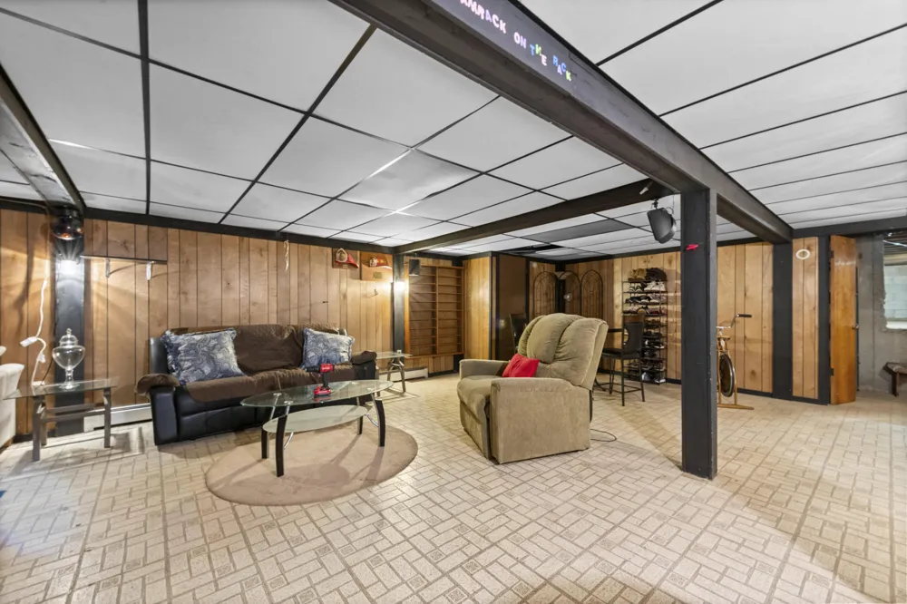 24319 Tamarack Trail Southfield, MI 48075