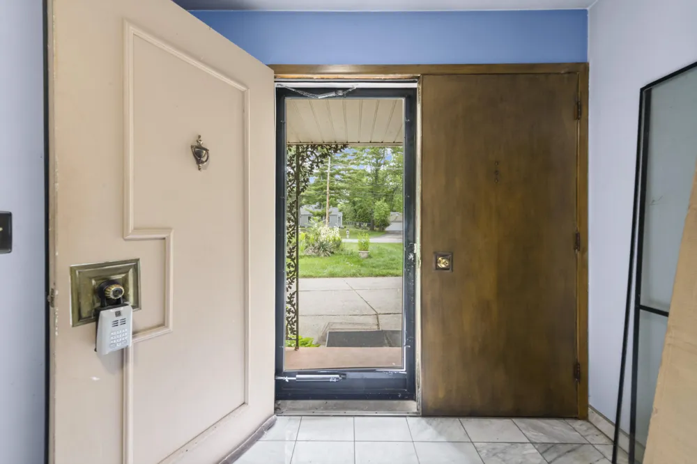 24319 Tamarack Trail Southfield, MI 48075