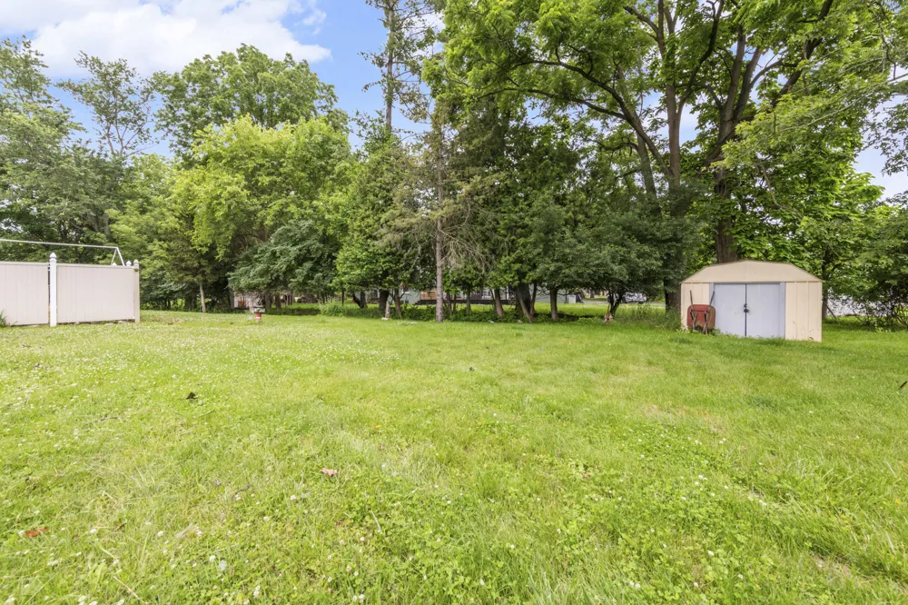 24319 Tamarack Trail Southfield, MI 48075