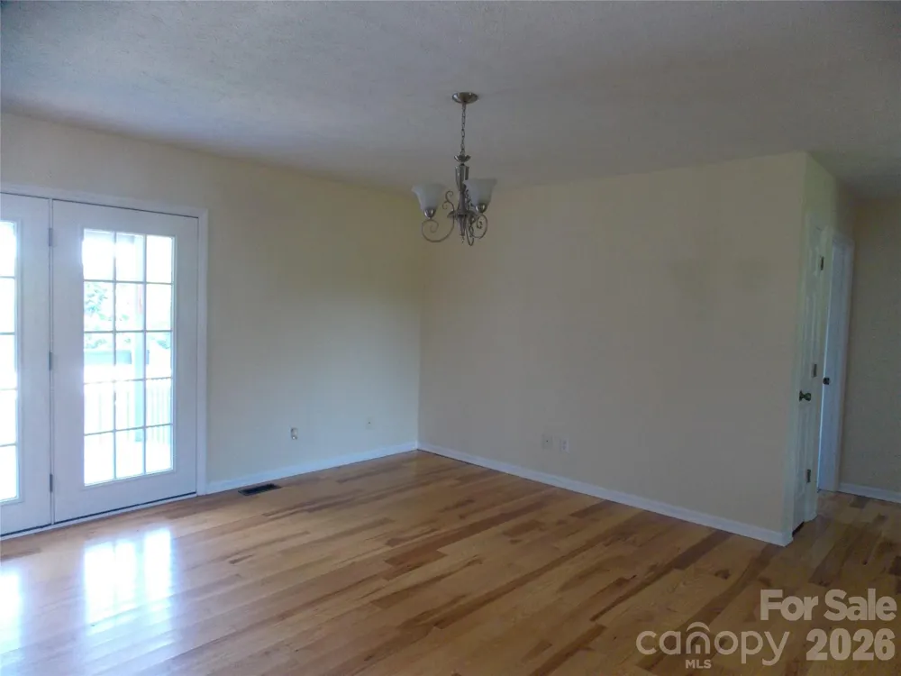 4249 Beach Road Hudson, NC 28638