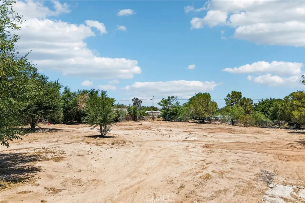 12233 E Avenue V-12 Pearblossom, CA 93553