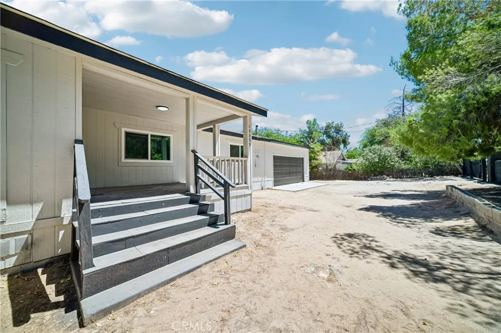 12233 E Avenue V-12 Pearblossom, CA 93553
