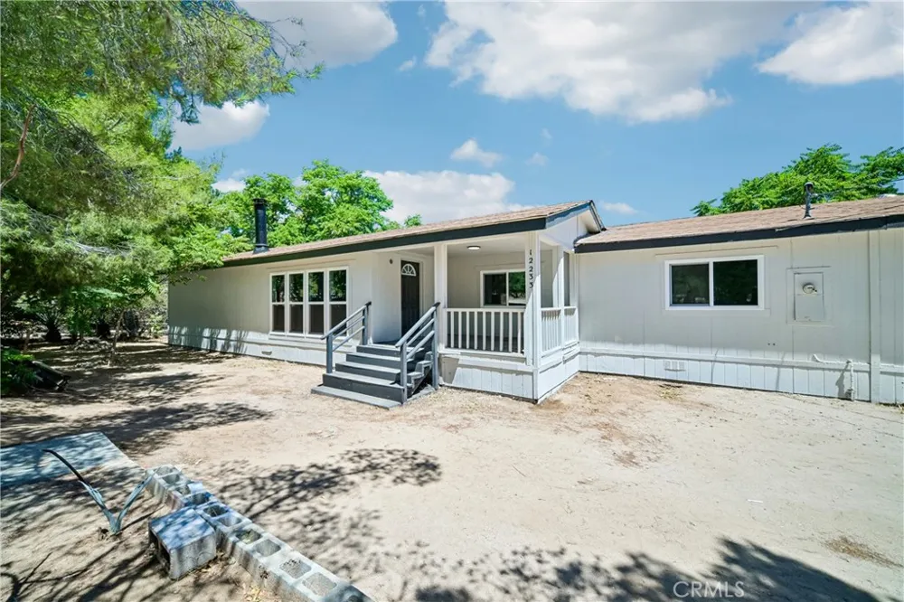 12233 E Avenue V-12 Pearblossom, CA 93553