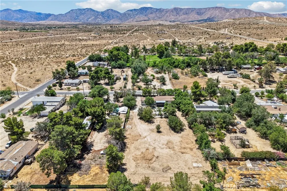 12233 E Avenue V-12 Pearblossom, CA 93553