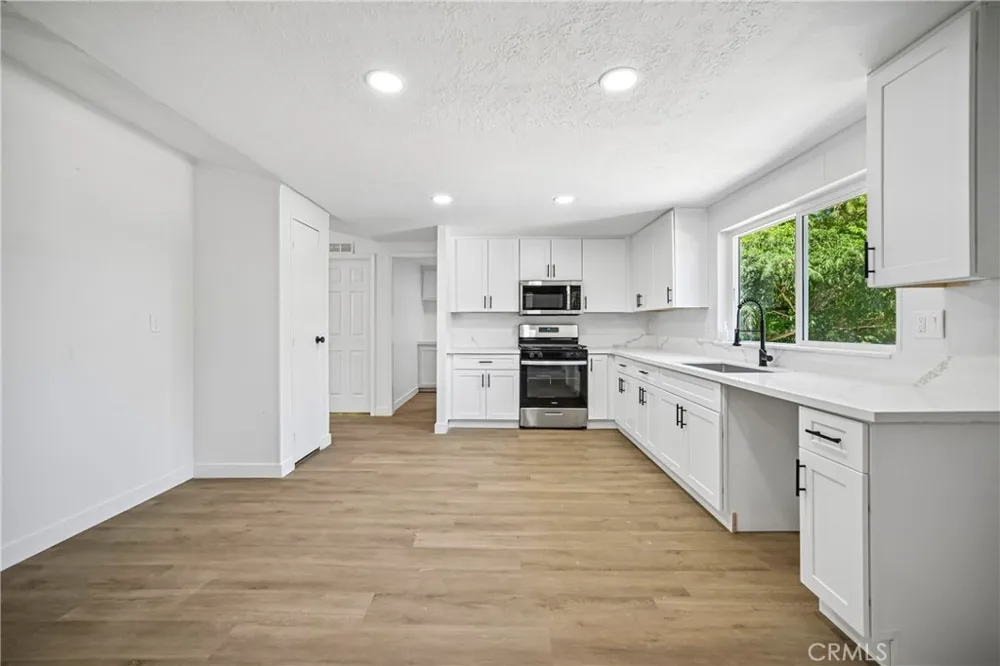 12233 E Avenue V-12 Pearblossom, CA 93553