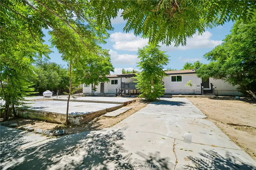 12233 E Avenue V-12 Pearblossom, CA 93553