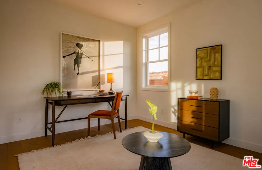 924 E Poppyfields Drive Altadena, CA 91001