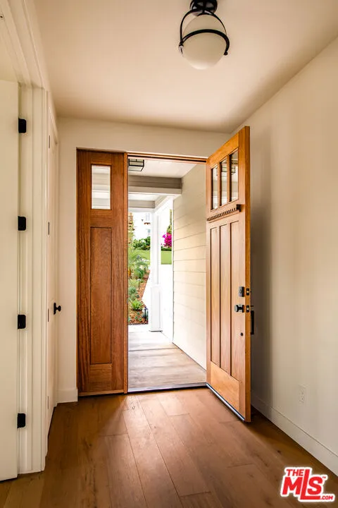 924 E Poppyfields Drive Altadena, CA 91001