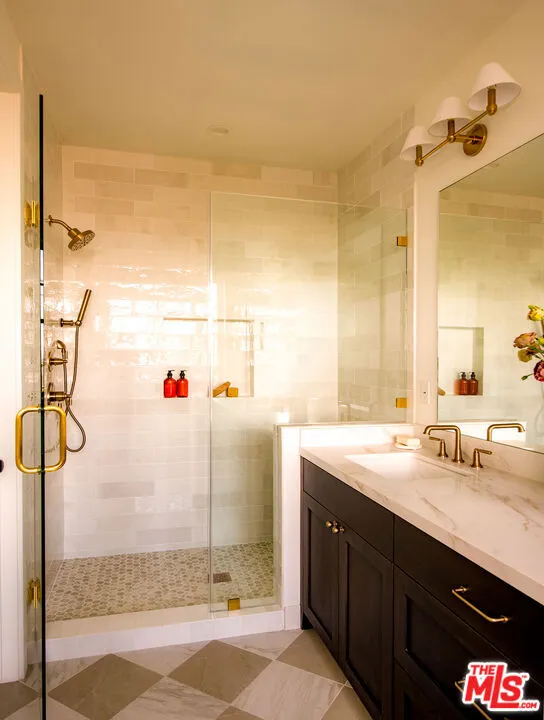 924 E Poppyfields Drive Altadena, CA 91001