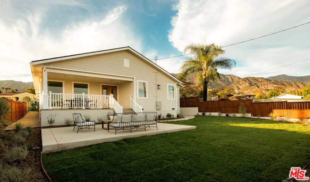 924 E Poppyfields Drive Altadena, CA 91001
