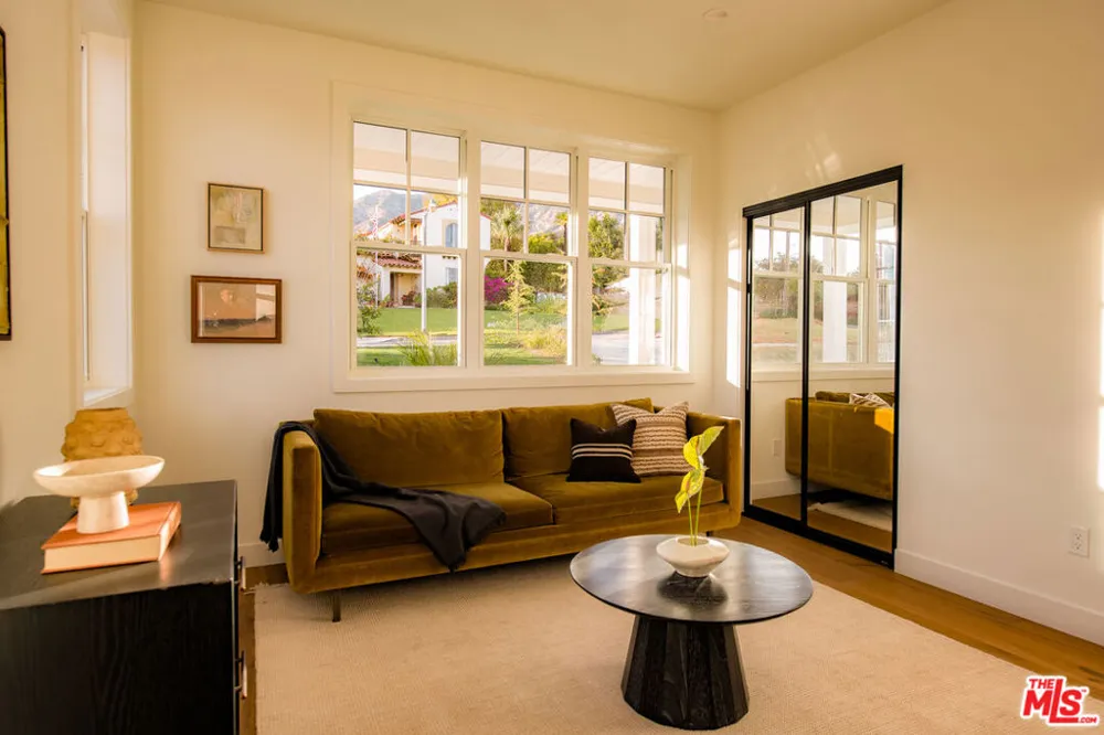 924 E Poppyfields Drive Altadena, CA 91001