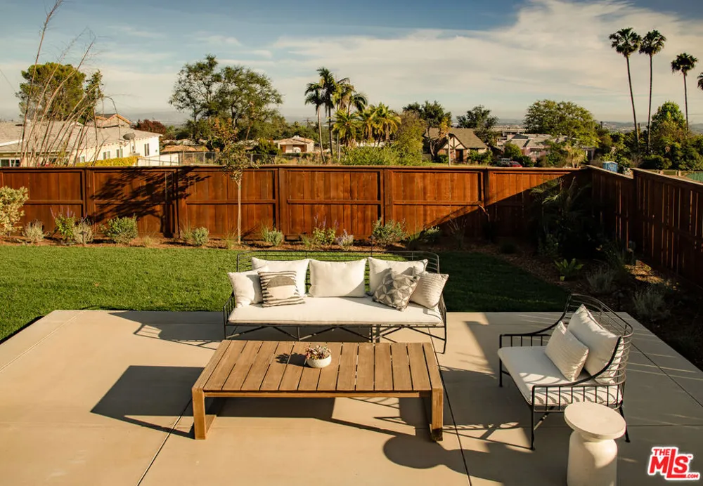 924 E Poppyfields Drive Altadena, CA 91001