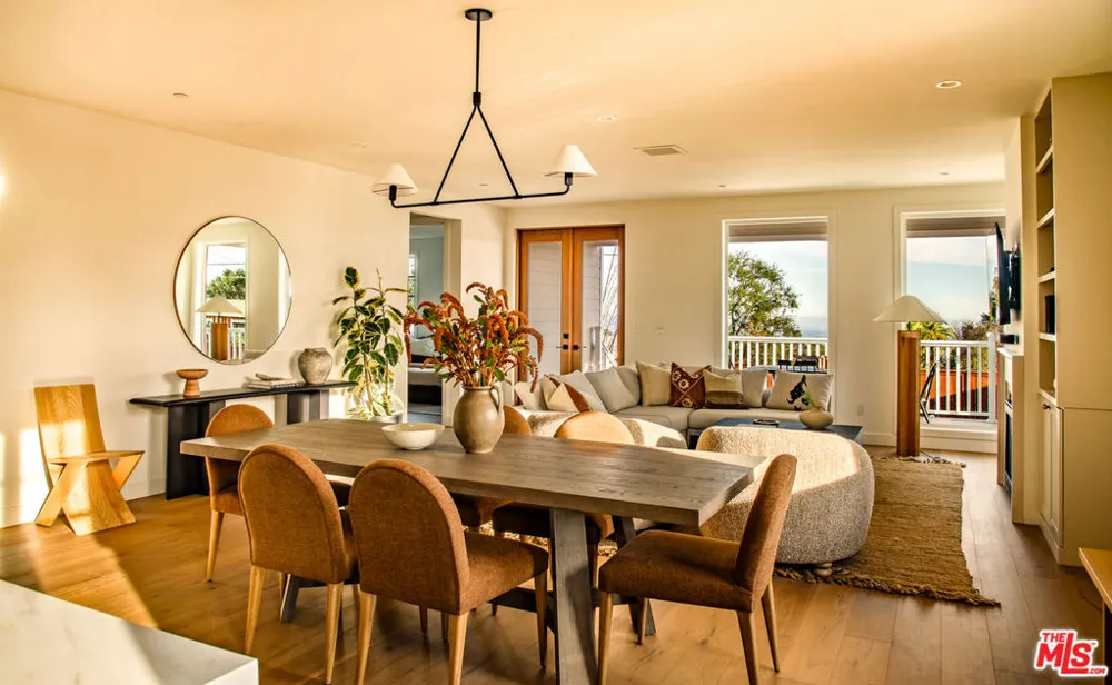 924 E Poppyfields Drive Altadena, CA 91001
