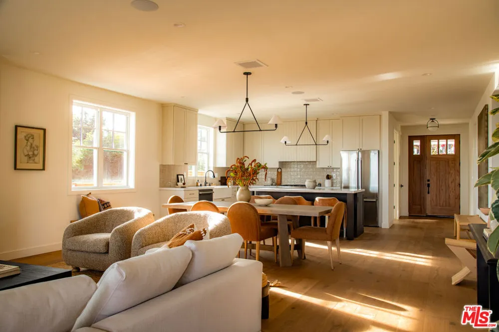924 E Poppyfields Drive Altadena, CA 91001