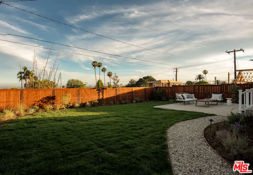924 E Poppyfields Drive Altadena, CA 91001