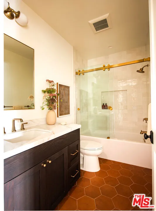 924 E Poppyfields Drive Altadena, CA 91001