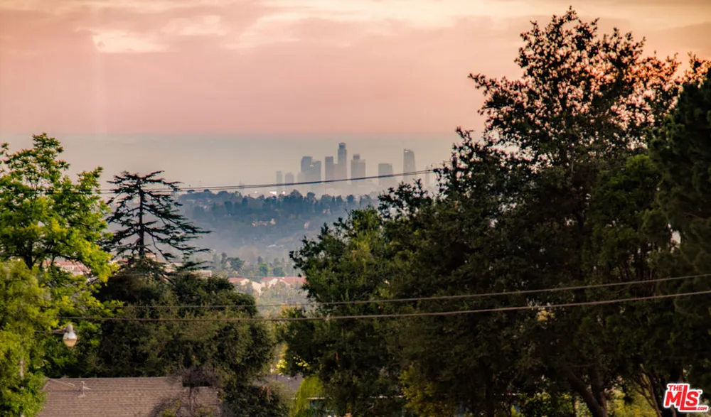 924 E Poppyfields Drive Altadena, CA 91001