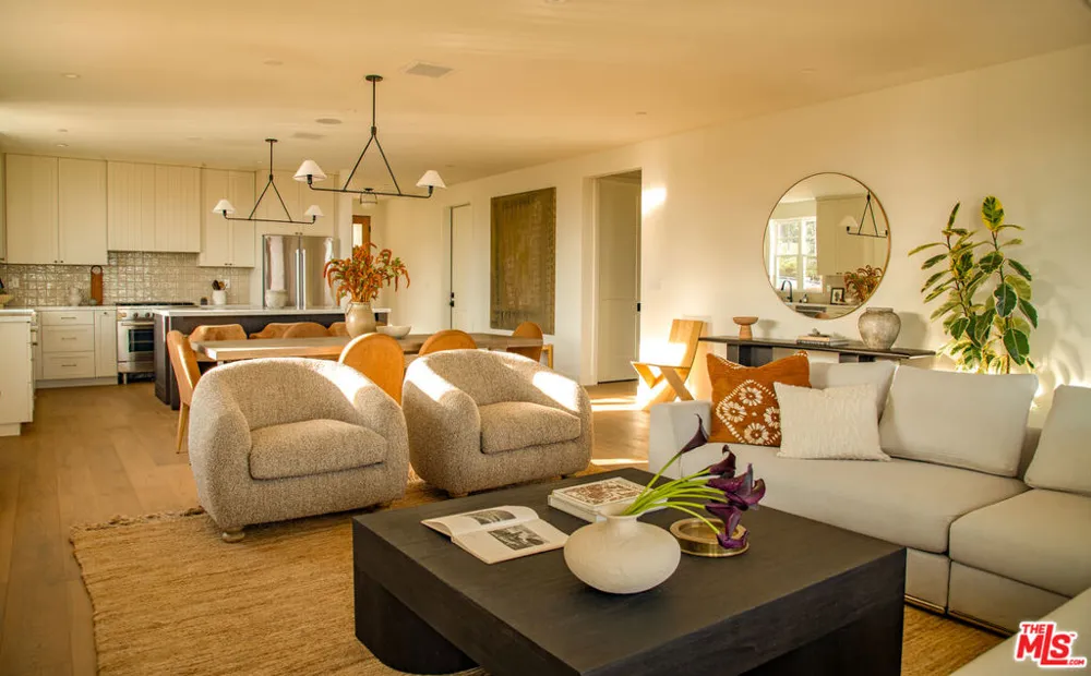 924 E Poppyfields Drive Altadena, CA 91001