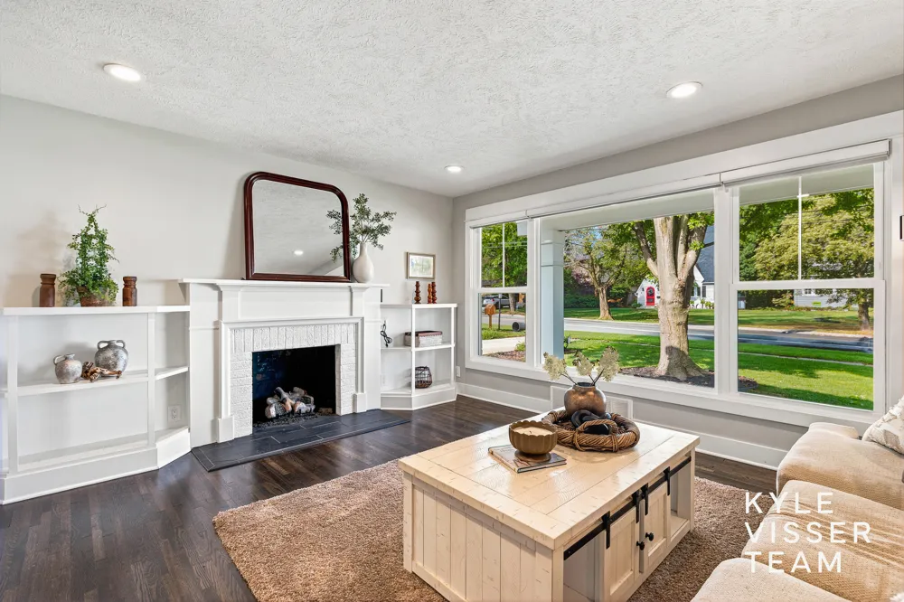 2412 Lake Drive SE East Grand Rapids, MI 49506