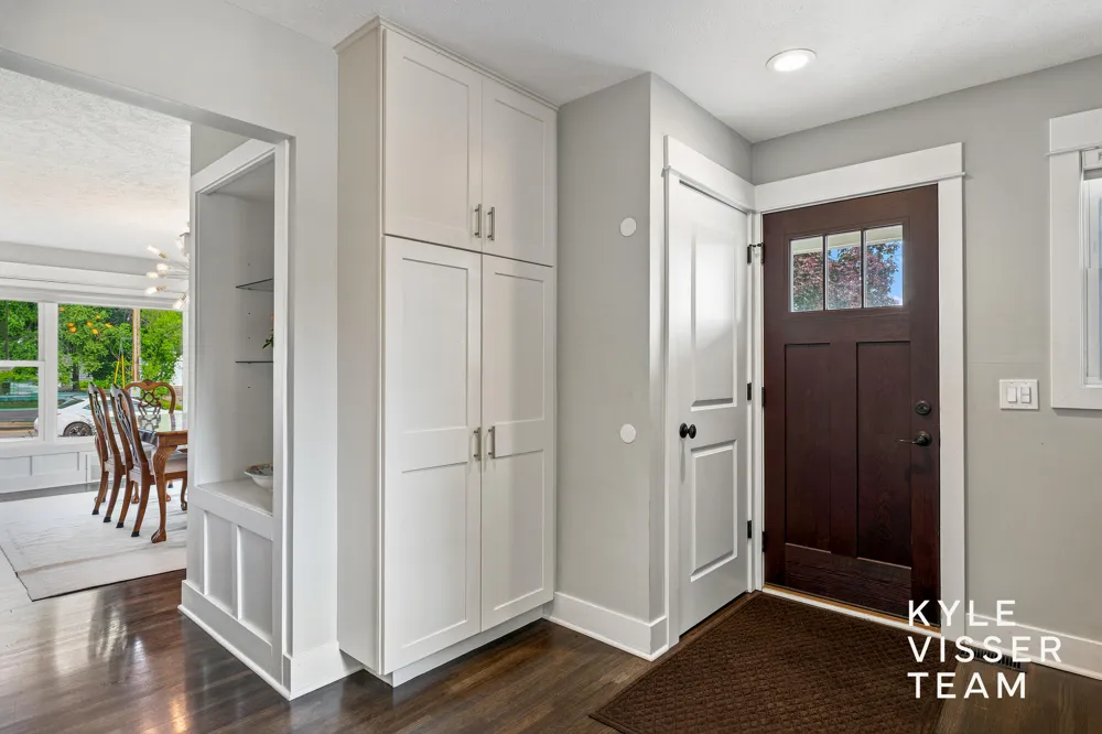 2412 Lake Drive SE East Grand Rapids, MI 49506