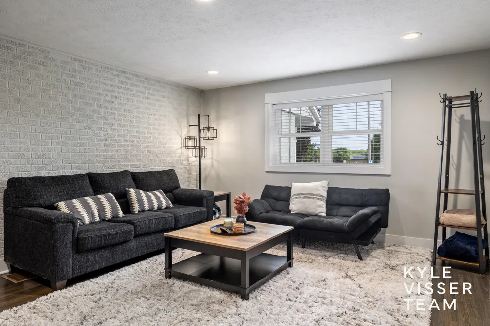 2412 Lake Drive SE East Grand Rapids, MI 49506