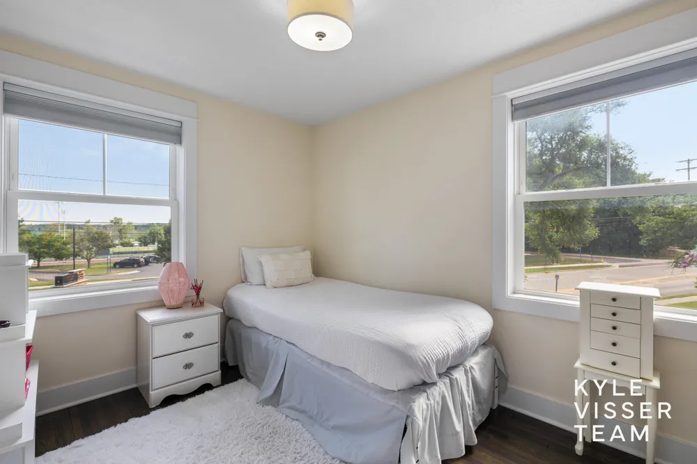 2412 Lake Drive SE East Grand Rapids, MI 49506