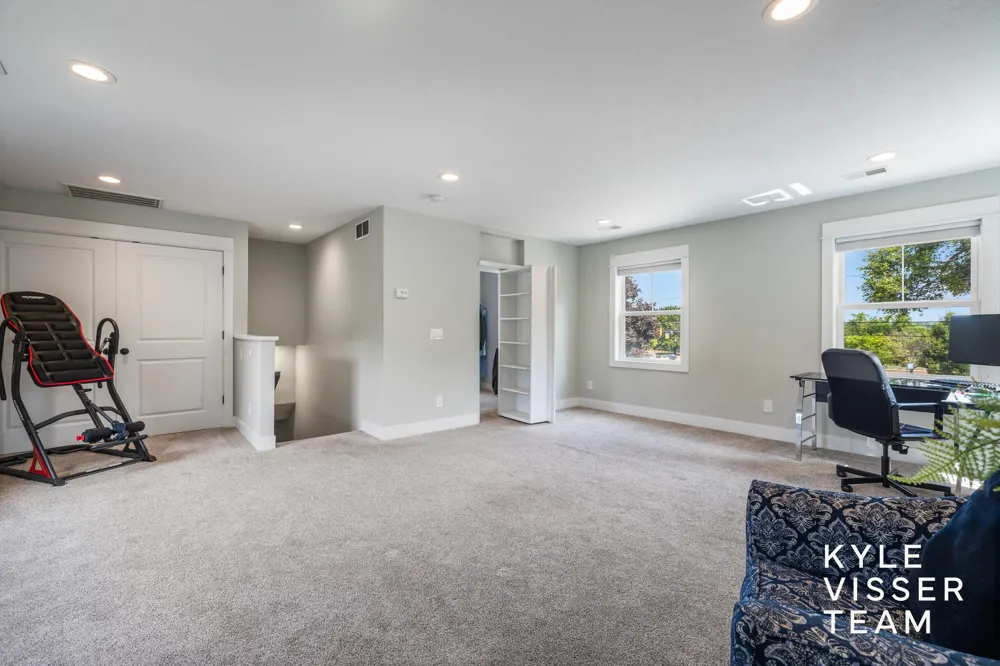 2412 Lake Drive SE East Grand Rapids, MI 49506