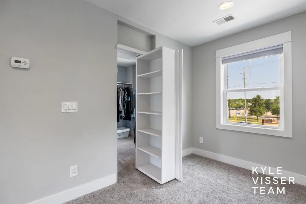 2412 Lake Drive SE East Grand Rapids, MI 49506