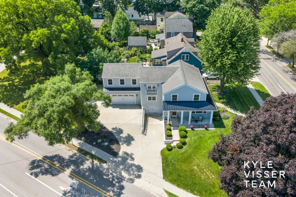 2412 Lake Drive SE East Grand Rapids, MI 49506