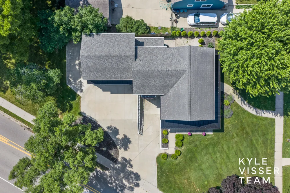 2412 Lake Drive SE East Grand Rapids, MI 49506