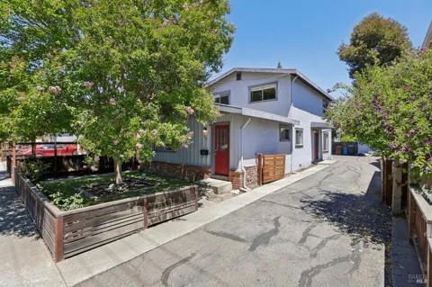 3121 Alhambra Avenue