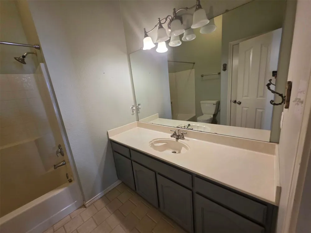 5856 Echo Bluff Drive Haltom City, TX 76137