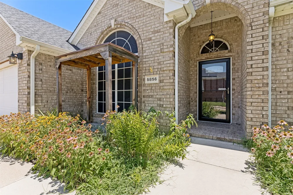 5856 Echo Bluff Drive Haltom City, TX 76137
