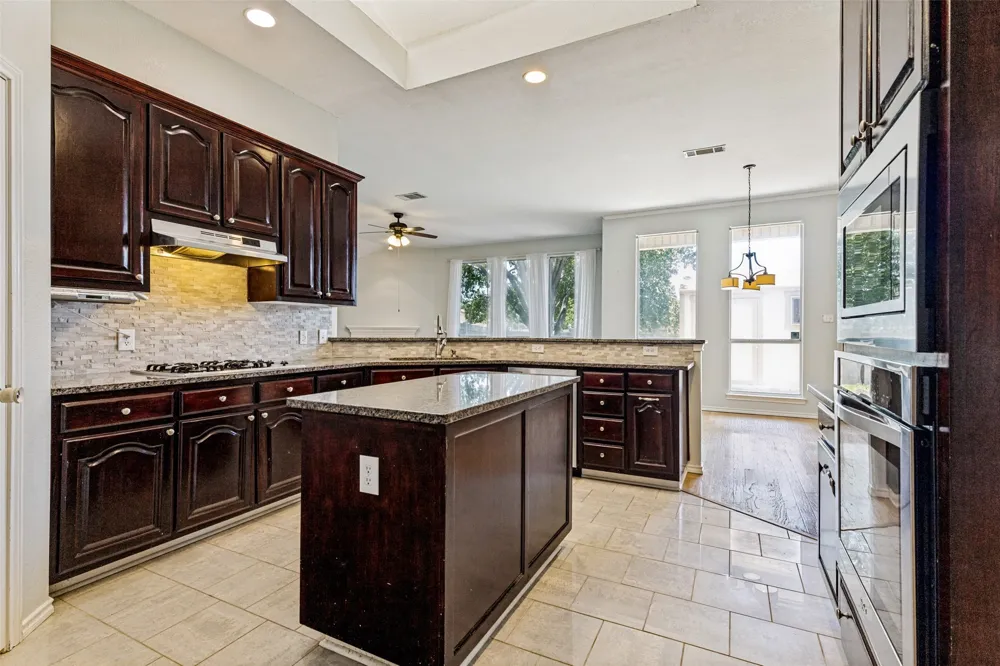 5856 Echo Bluff Drive Haltom City, TX 76137