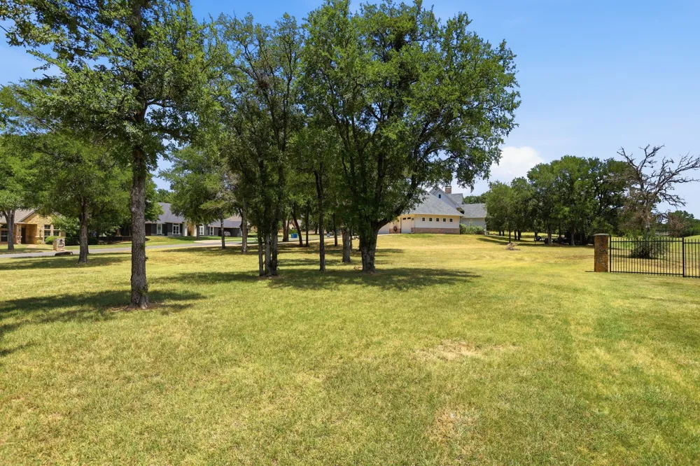 533 S Sugartree Drive Lipan, TX 76462