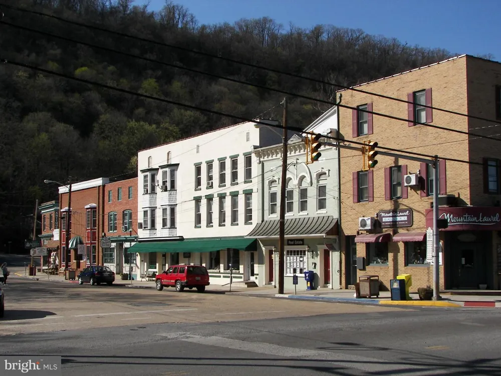 602 PLUM TREE LANE Berkeley Springs, WV 25411